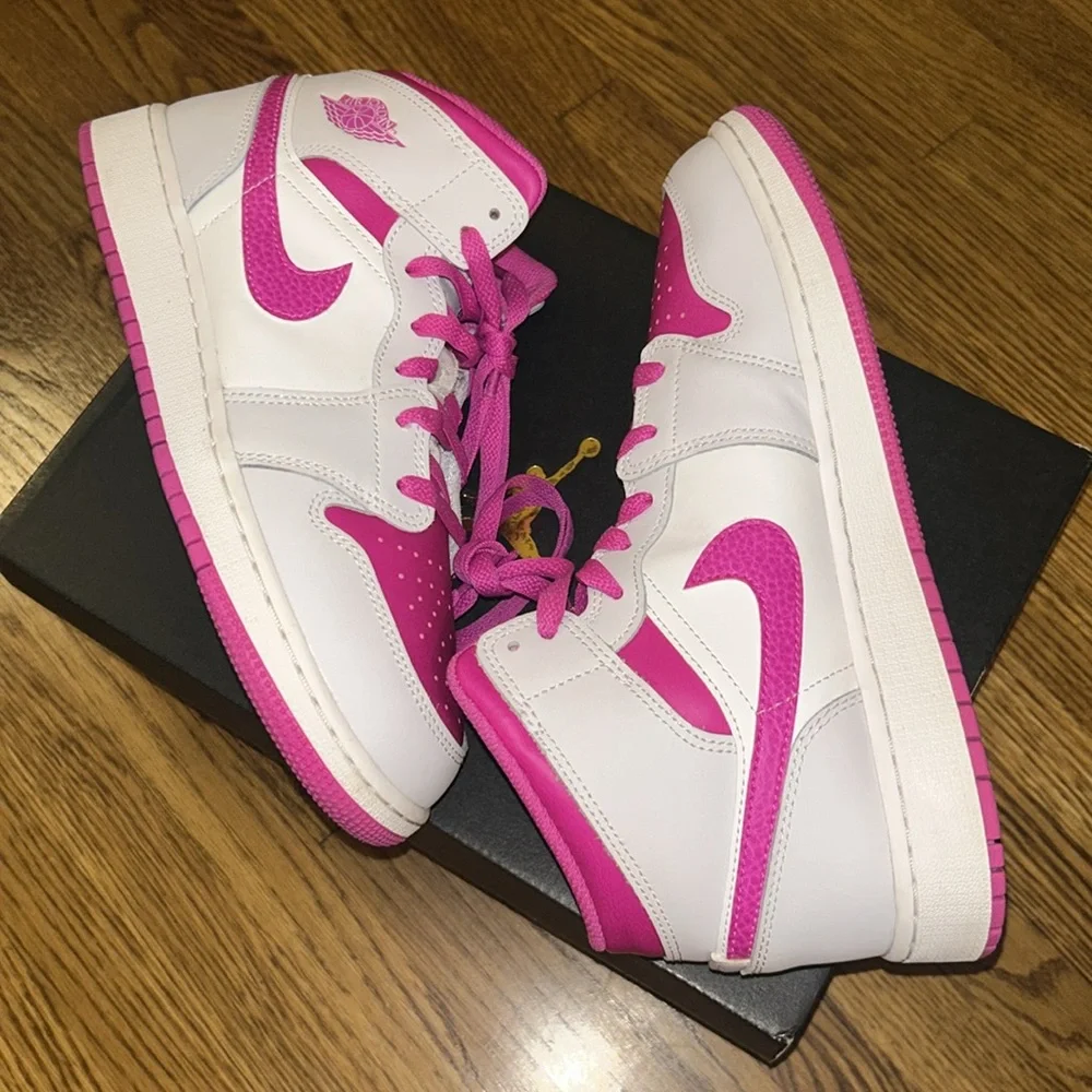 💝Stylish Air Jordan 1 Mid Sneakers - Picture 5 of 12